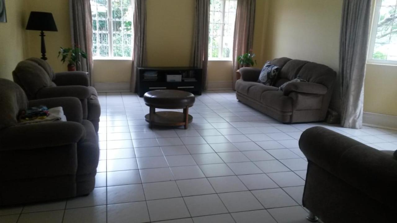 The Crescent Guesthouses - Bnb/Self Catering Durban Exterior photo