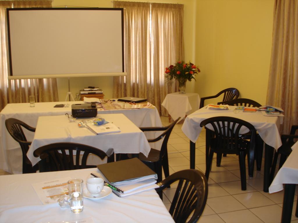 The Crescent Guesthouses - Bnb/Self Catering Durban Exterior photo
