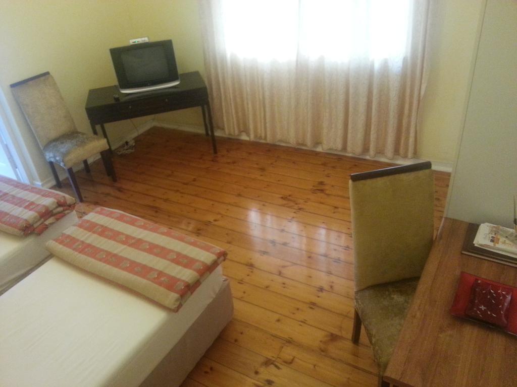 The Crescent Guesthouses - Bnb/Self Catering Durban Exterior photo