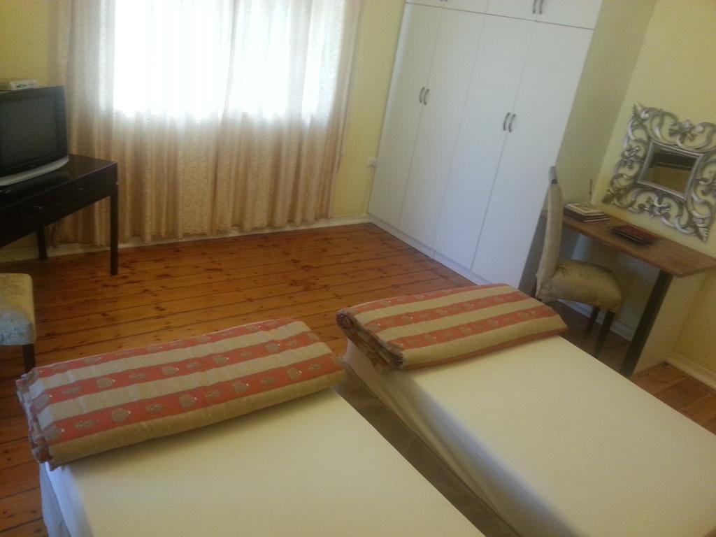 The Crescent Guesthouses - Bnb/Self Catering Durban Exterior photo