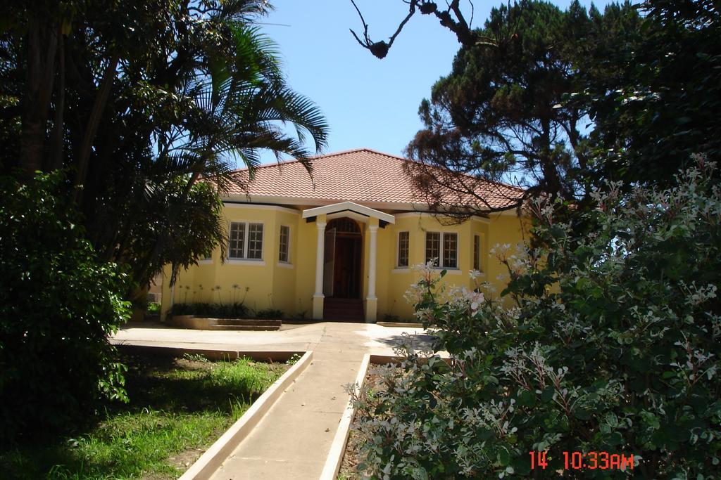 The Crescent Guesthouses - Bnb/Self Catering Durban Exterior photo