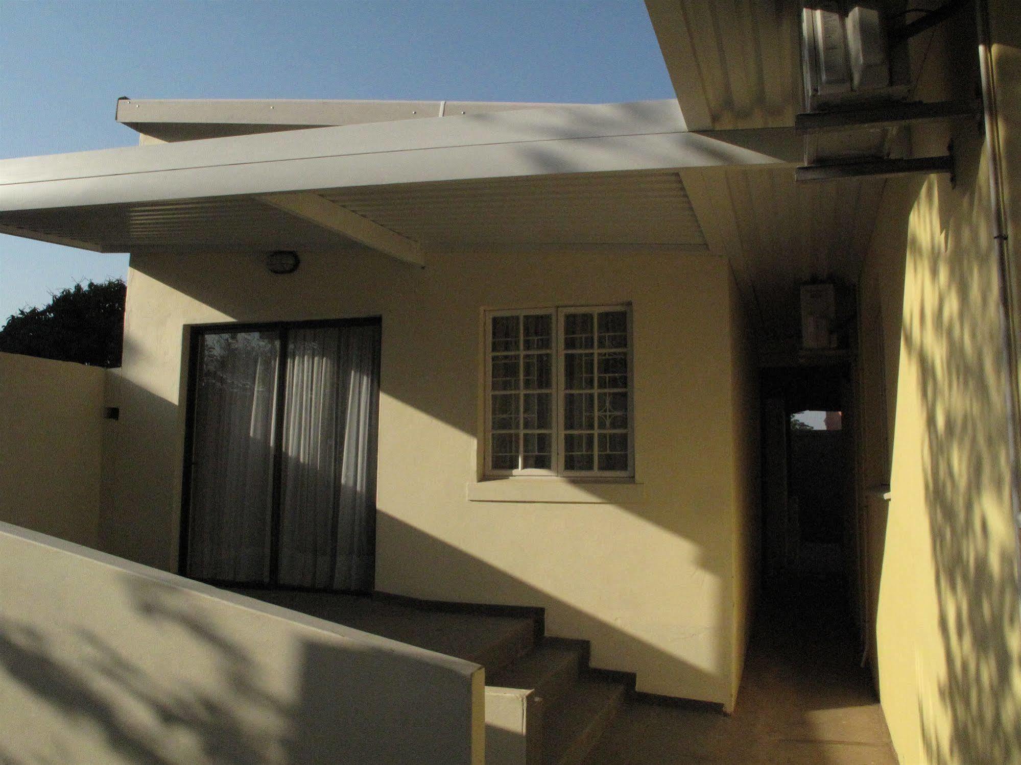 The Crescent Guesthouses - Bnb/Self Catering Durban Exterior photo