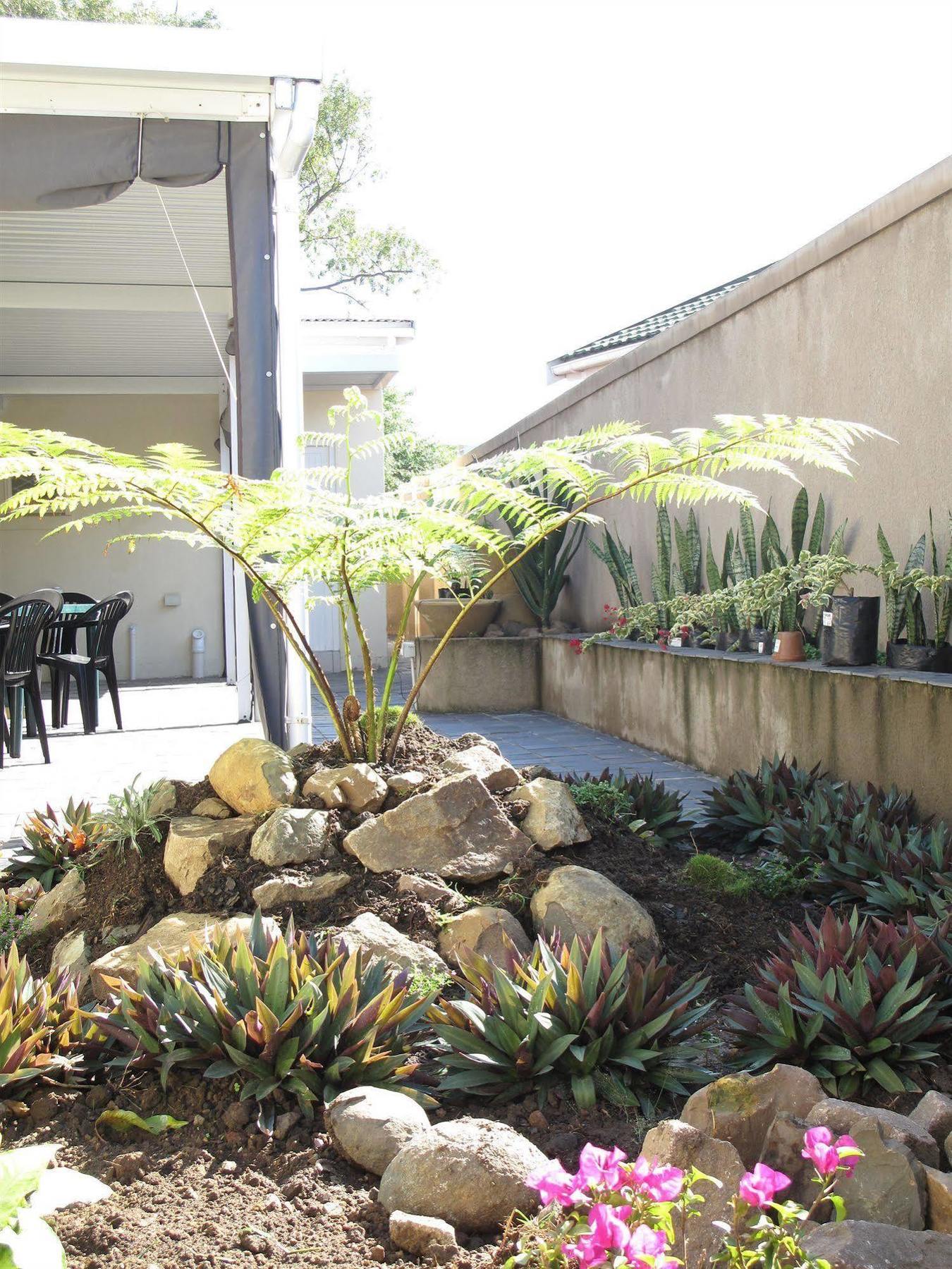 The Crescent Guesthouses - Bnb/Self Catering Durban Exterior photo